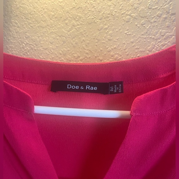 Doe & Rae Pink Ruffle sleeve Top/ size Medium/ NWT - Picture 2 of 5